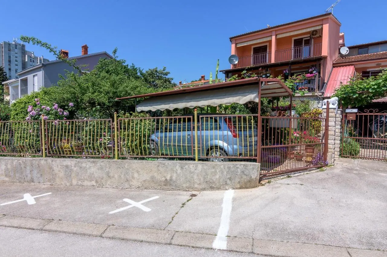 Apartments With A Parking Space Pula - 16053